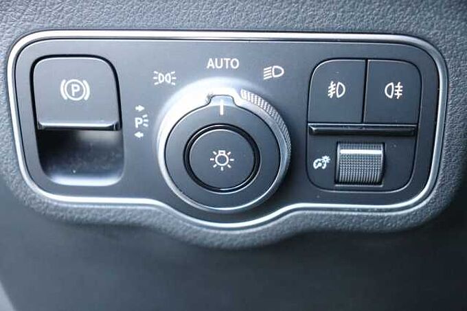 Mercedes-Benz GLA 200 d 4MATIC DCT*Standheizung*LED*NAVI*PDC