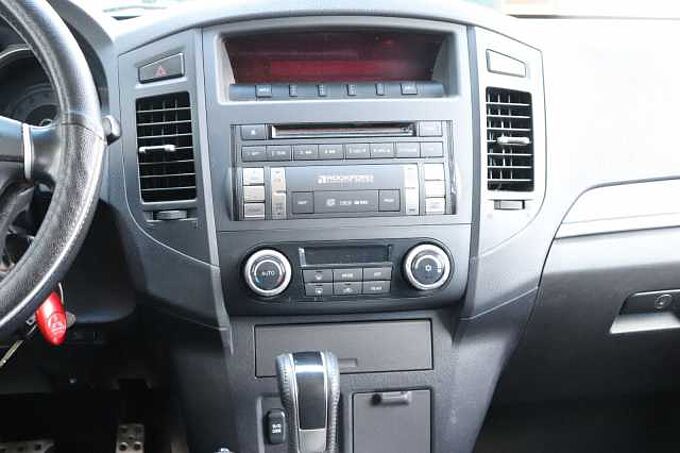 Mitsubishi Pajero 3,2 DI-D Intense Autom*scheckheftgepflegt