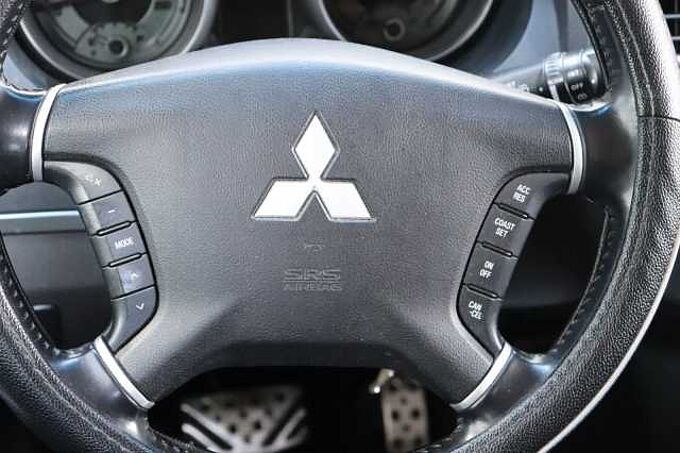 Mitsubishi Pajero 3,2 DI-D Intense Autom*scheckheftgepflegt