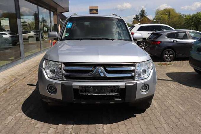 Mitsubishi Pajero 3,2 DI-D Intense Autom*scheckheftgepflegt