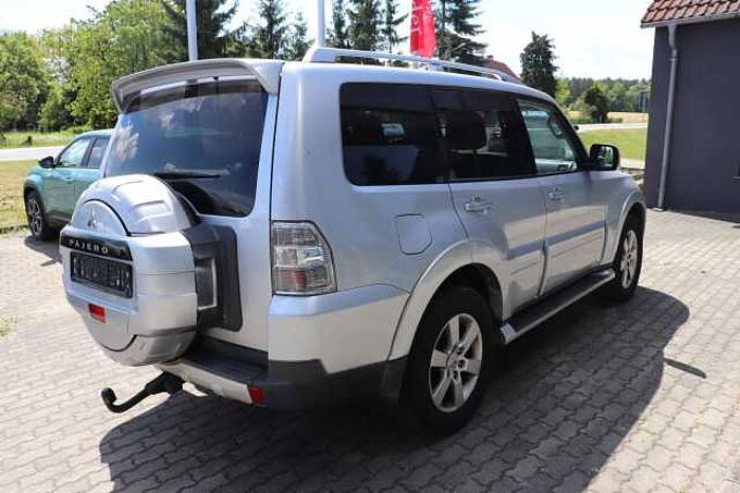Mitsubishi Pajero 3,2 DI-D Intense Autom*scheckheftgepflegt