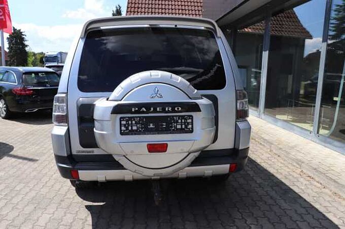 Mitsubishi Pajero 3,2 DI-D Intense Autom*scheckheftgepflegt