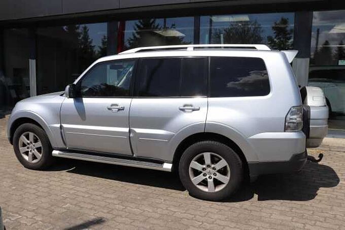 Mitsubishi Pajero 3,2 DI-D Intense Autom*scheckheftgepflegt