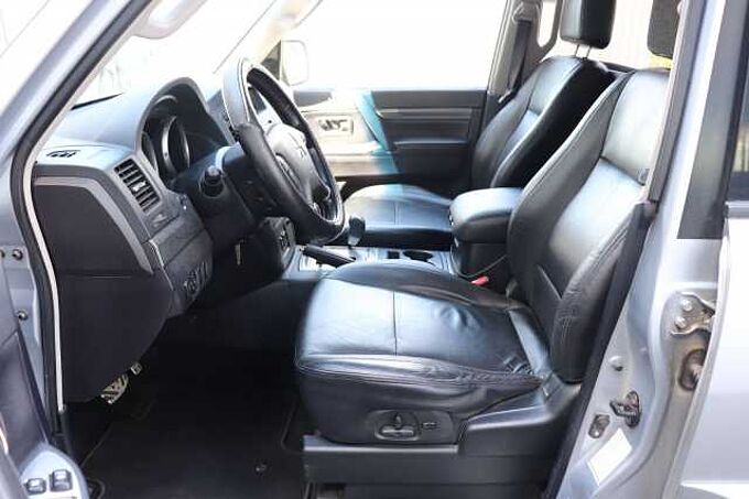 Mitsubishi Pajero 3,2 DI-D Intense Autom*scheckheftgepflegt