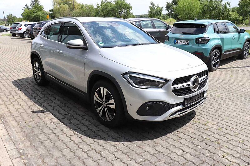 Mercedes-Benz GLA 200 d 4MATIC DCT*Standheizung*LED*NAVI*PDC