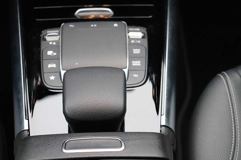 Mercedes-Benz GLA 200 d 4MATIC DCT*Standheizung*LED*NAVI*PDC