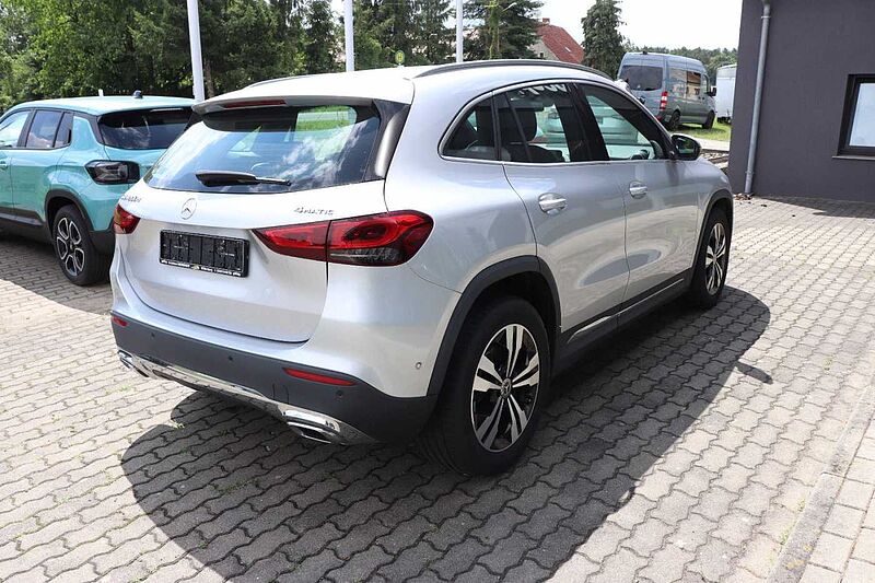 Mercedes-Benz GLA 200 d 4MATIC DCT*Standheizung*LED*NAVI*PDC