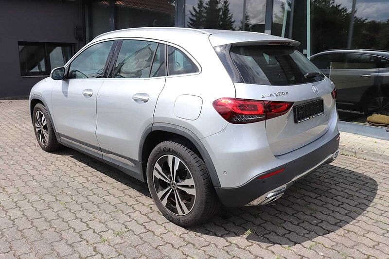 Mercedes-Benz GLA 200 d 4MATIC DCT*Standheizung*LED*NAVI*PDC