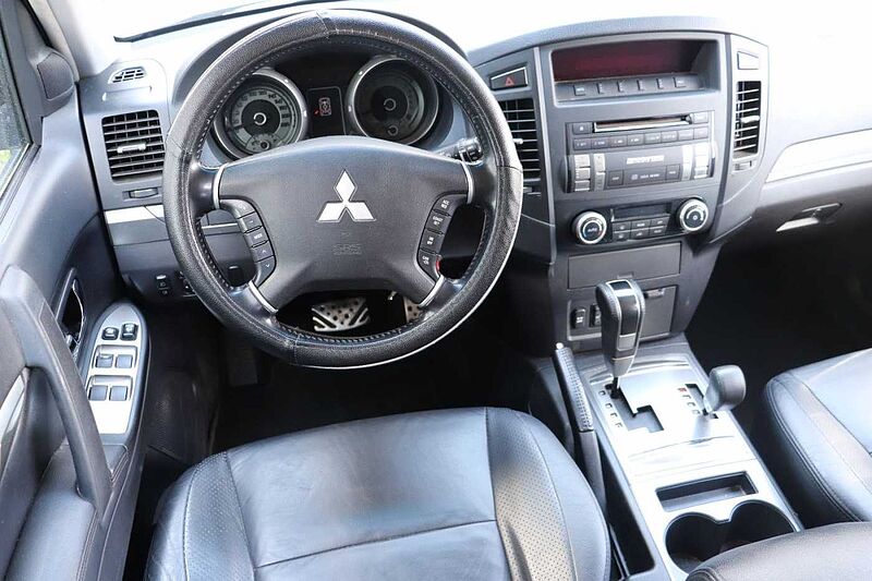 Mitsubishi Pajero 3,2 DI-D Intense Autom*scheckheftgepflegt