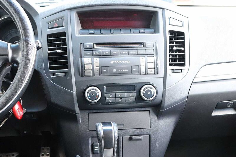 Mitsubishi Pajero 3,2 DI-D Intense Autom*scheckheftgepflegt