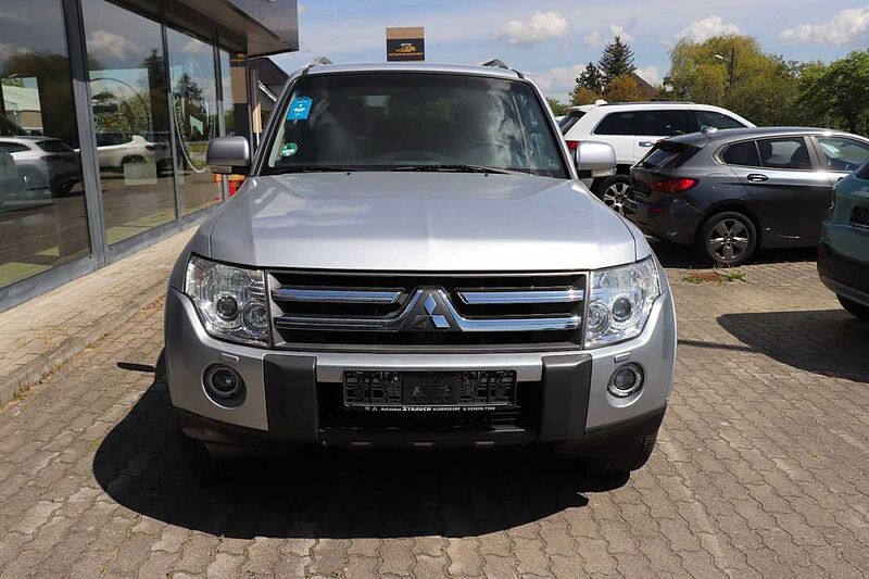 Mitsubishi Pajero 3,2 DI-D Intense Autom*scheckheftgepflegt