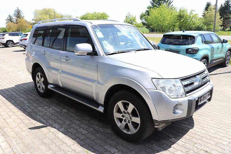 Mitsubishi Pajero 3,2 DI-D Intense Autom*scheckheftgepflegt