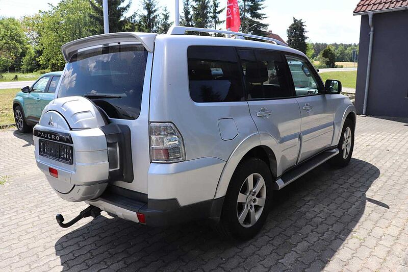 Mitsubishi Pajero 3,2 DI-D Intense Autom*scheckheftgepflegt