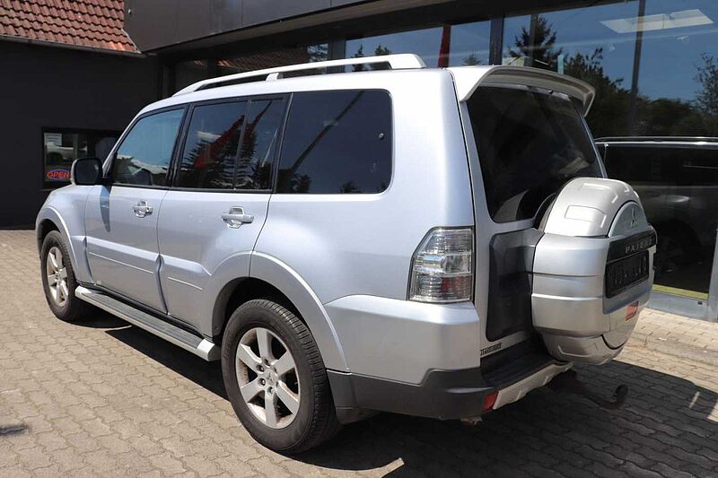 Mitsubishi Pajero 3,2 DI-D Intense Autom*scheckheftgepflegt