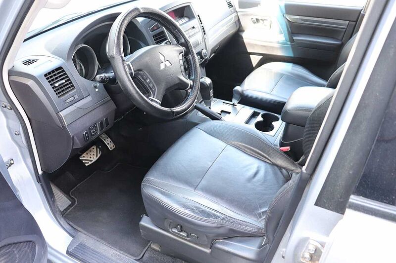 Mitsubishi Pajero 3,2 DI-D Intense Autom*scheckheftgepflegt