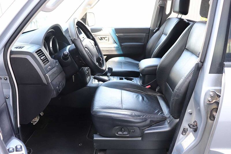 Mitsubishi Pajero 3,2 DI-D Intense Autom*scheckheftgepflegt